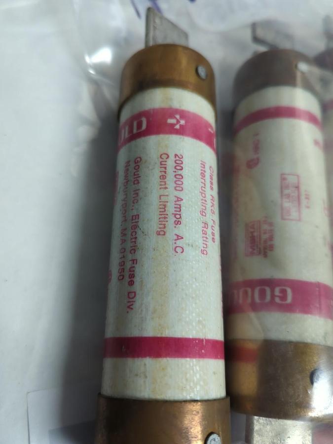 Used GOULD SHAWMUT,TRS200R,TRI-ONIC 200 AMP FUSE LOT OF 4 PRE-OWNED