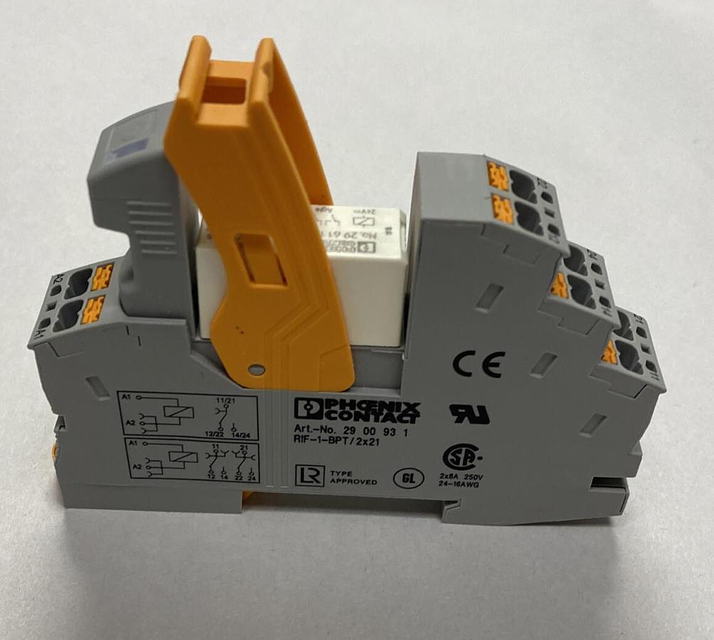 PHOENIX CONTACT,RIF-1-BPT/2X21,RELAY BASE NEW NO BOX
