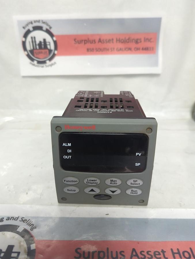 Used HONEYWELL,UDC3200,DIGITAL CONTROLLER 90-250VAC 50/60HZ 20VA PRE-OWNED