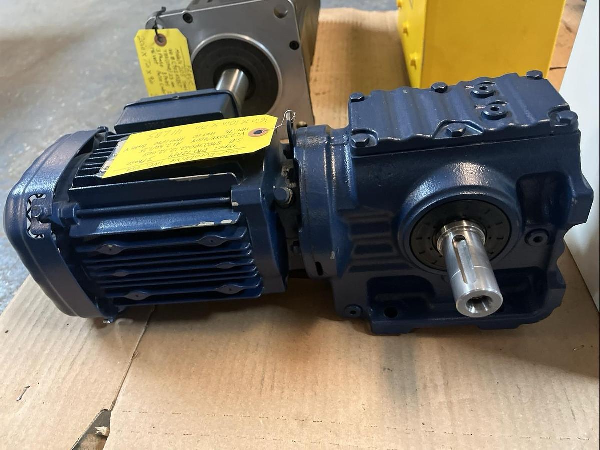 SEW EURODRIVE,S47DRS71M4,GEARMOTOR 32.48 3/4HP 1690RPM