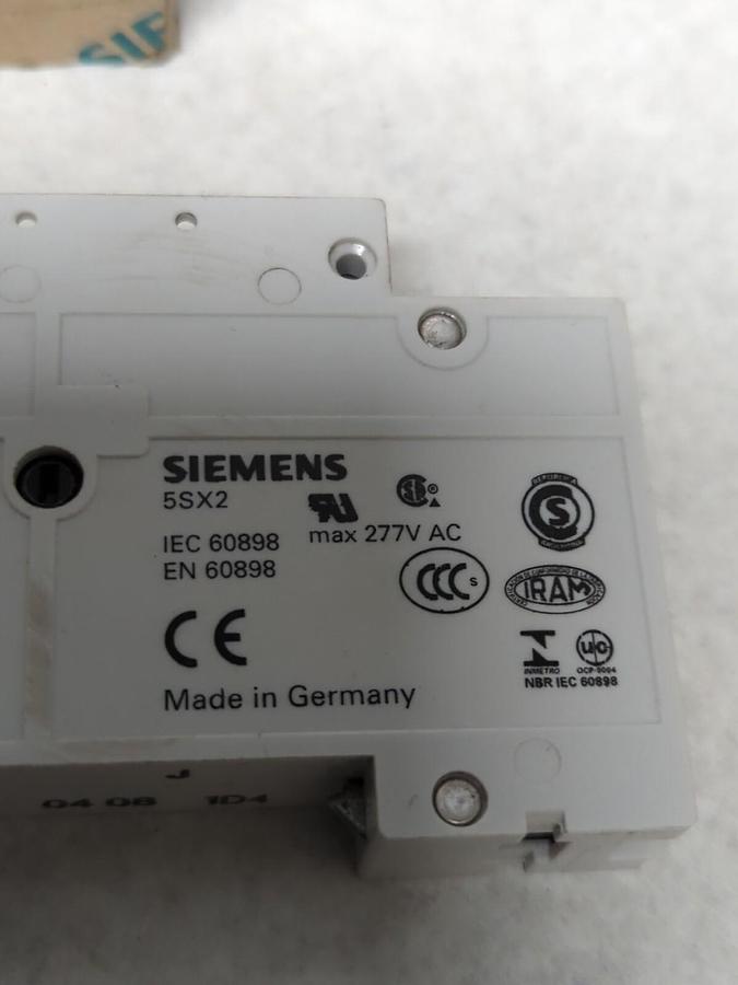 SIEMENS,5SX2 104-8,CIRCUIT BREAKER 1-POLE 4 AMP NOS