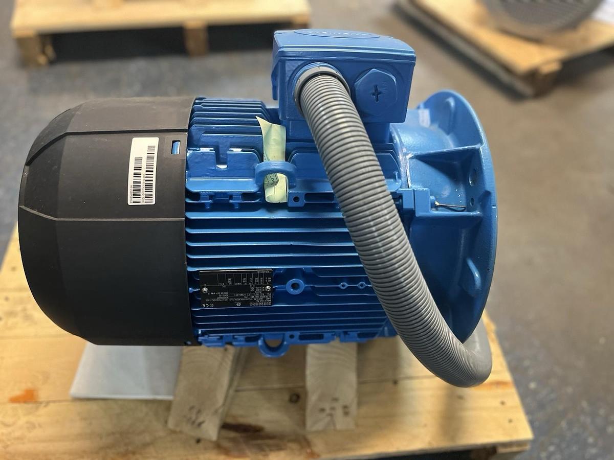 SIEMENS,1AV2163A-1PC31041DA300FA7,MOTOR 15kW 400/460V 160M 3565RPM
