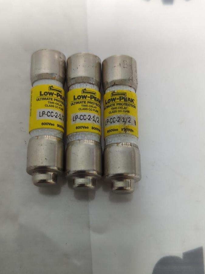 COOPER BUSSMANN,LP-CC-2-1/2,LOW-PEAK 2-1/2 AMP FUSE LOT OF 3 NOS