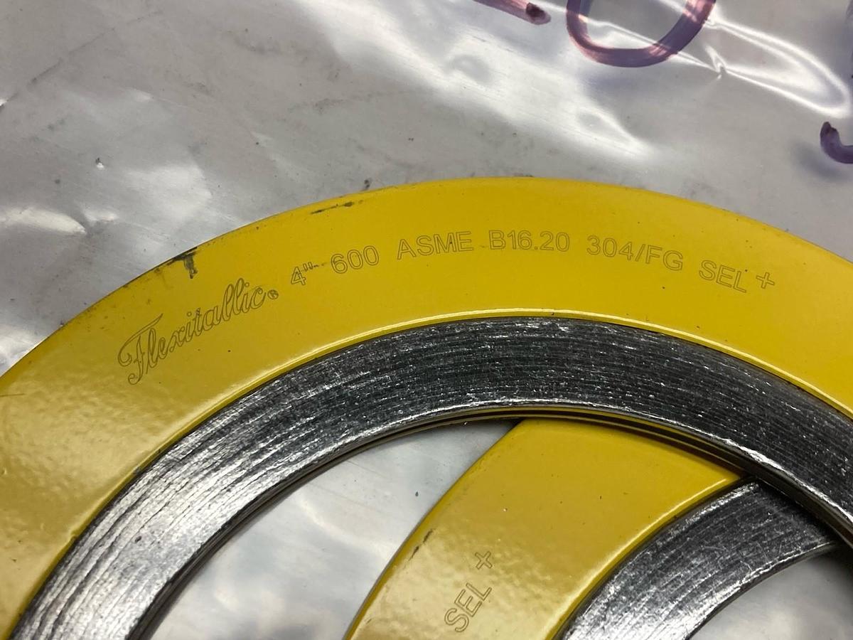 Flexitallic,600 ASME,4 Inch Spiral Round Gasket B16.20 304/FG LOT OF 3