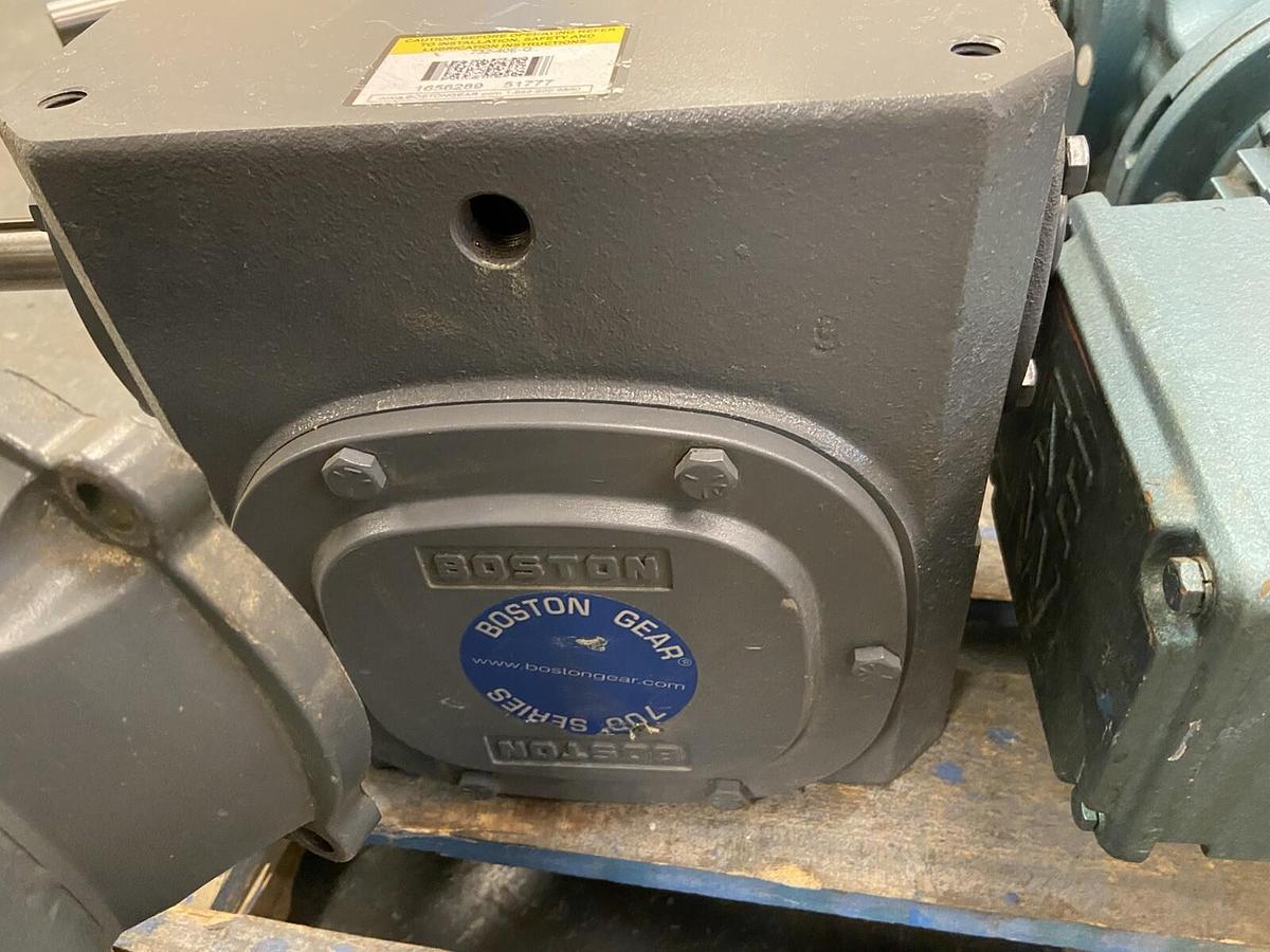 Boston Gear,732-40E-G,Gear Reducer Ratio 40 Input 2.1Hp Output Torque 2444Lb-In