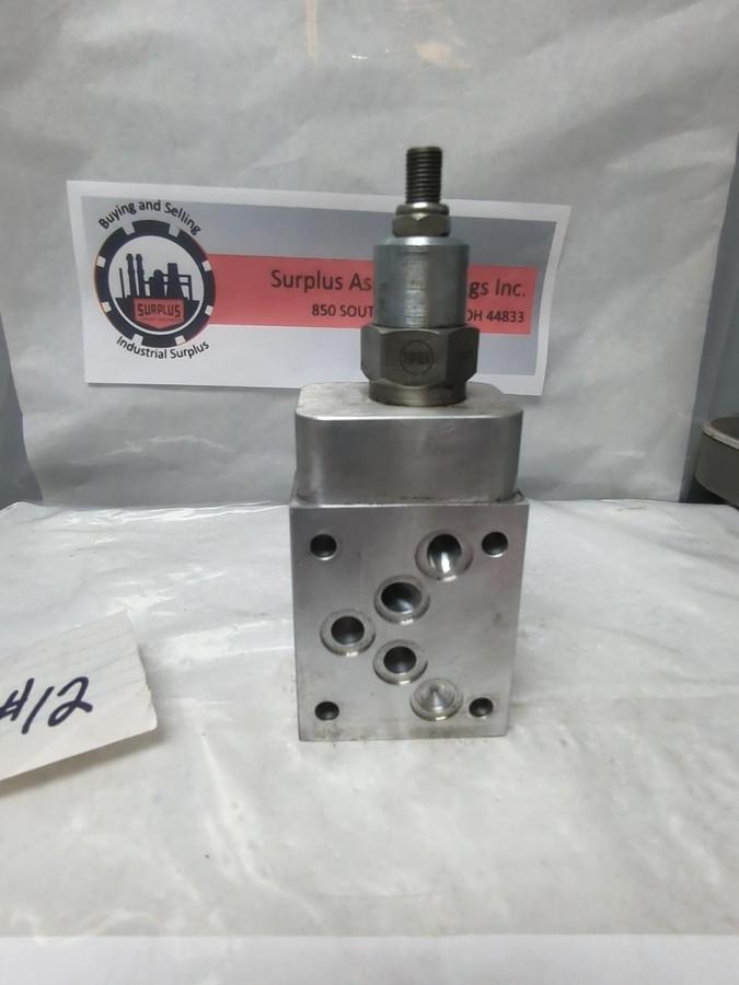Used SUN HYDRAULICS,DBT,MANIFOLD OHT8-A2 WITH FDCB-LAN CARTRIDGE VALVE USED