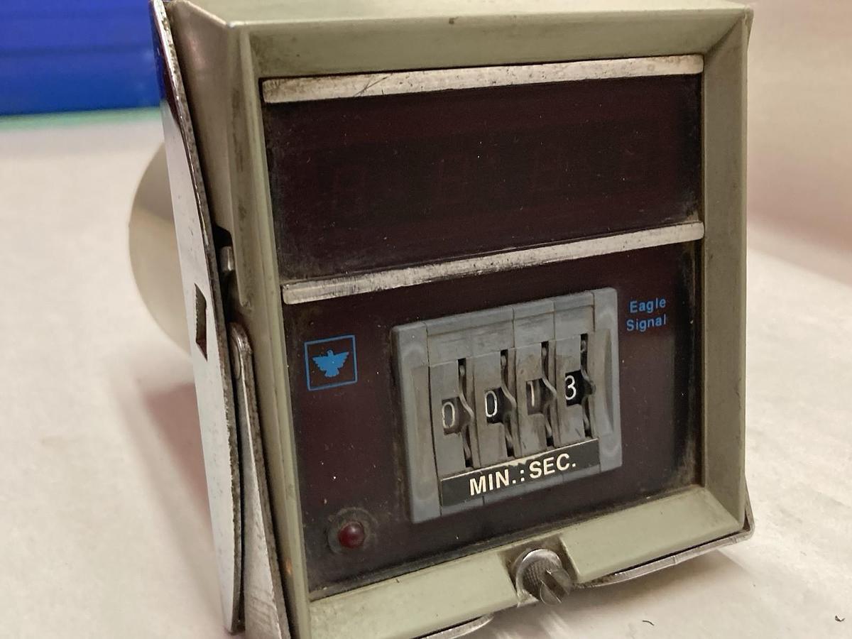 Used Eagle Signal,3054023,Analog 4-Number Display