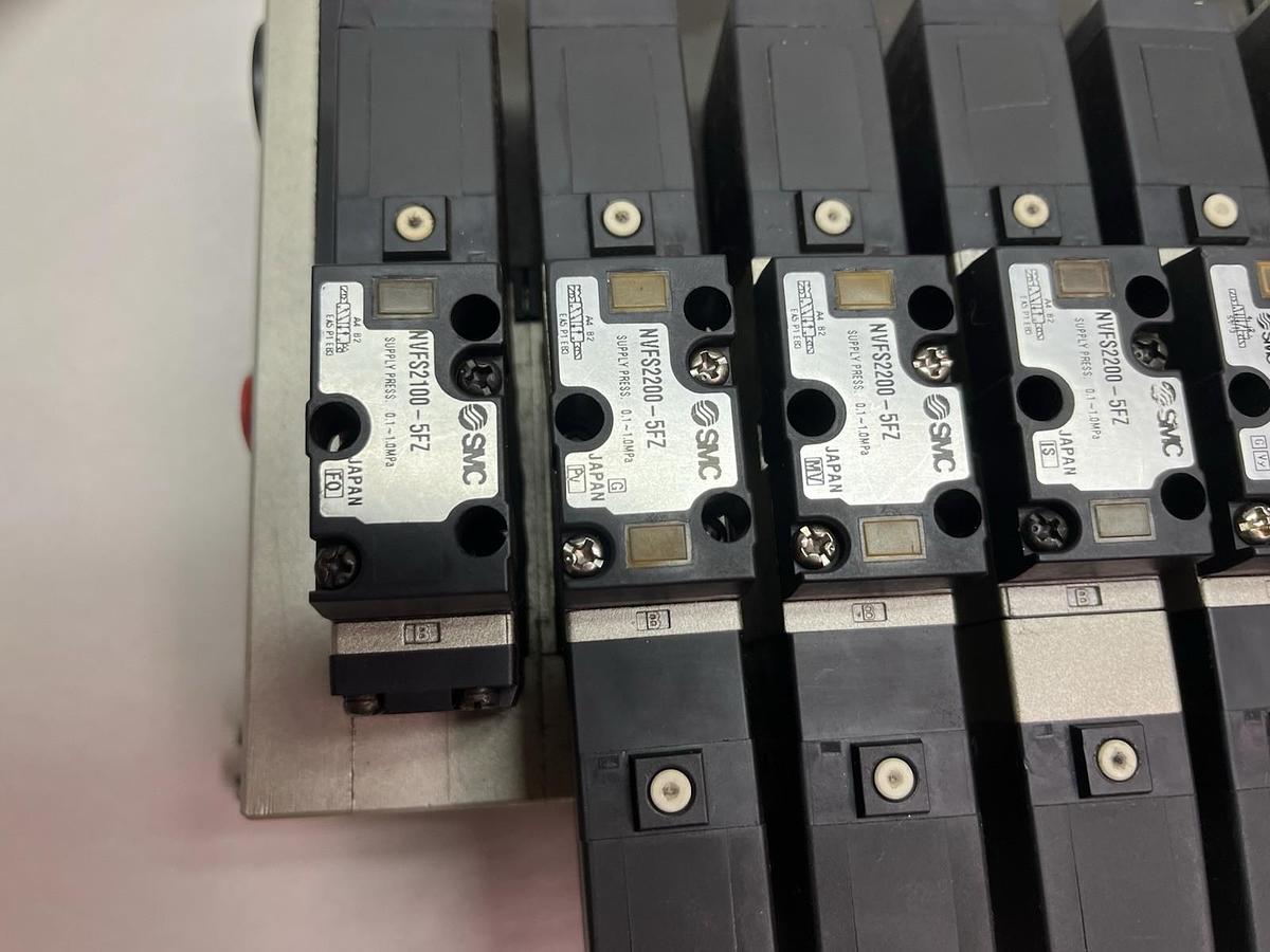 Used SMC,NVFS2200-5FZ,PNEUMATIC VALVE BANK 1/4" NPT W/ 6 SOLENOID VALVES DC 21-26V