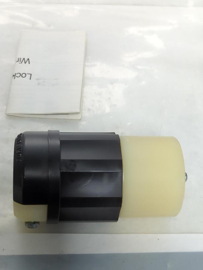 LEVITON,2313,NYLON LOCKING CONNECTOR 125V 20A 2P 3W NOS