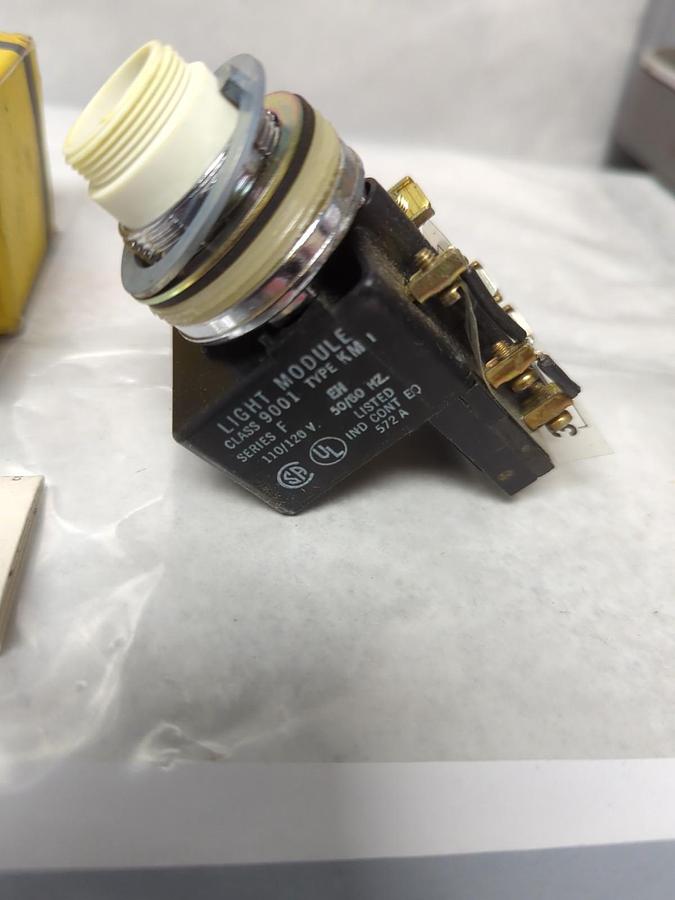 SQUARE D,9001-KM1,ILLUMINATED PUSH BUTTON NOS