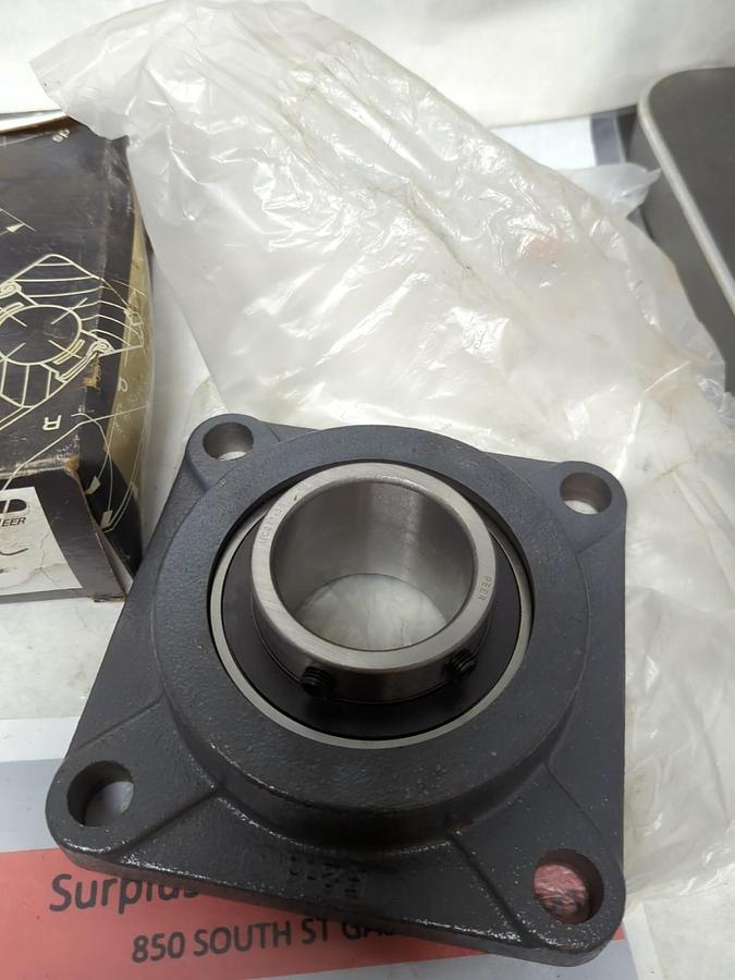 PEER,UCF211-35,4-BOLT FLANGE BEARING 2 INCH BORE WITH SET SCREW LOCKING COLLAR