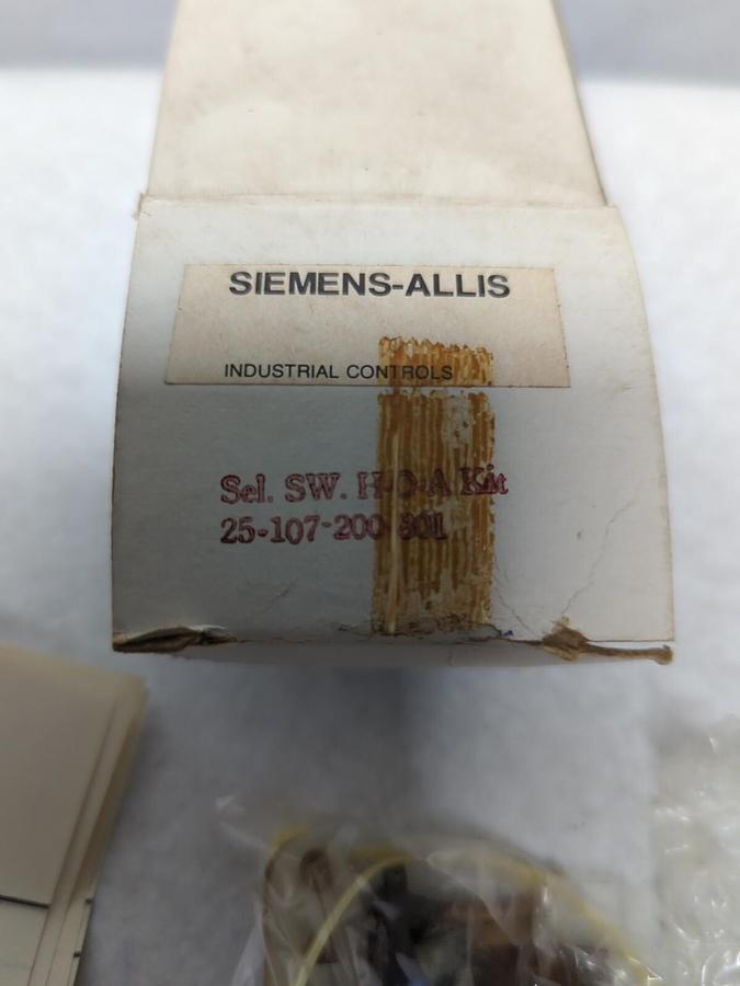 SIEMENS-ALLIS,25-107-200-801,SELECTOR SWITCH H-O-A KIT NOS