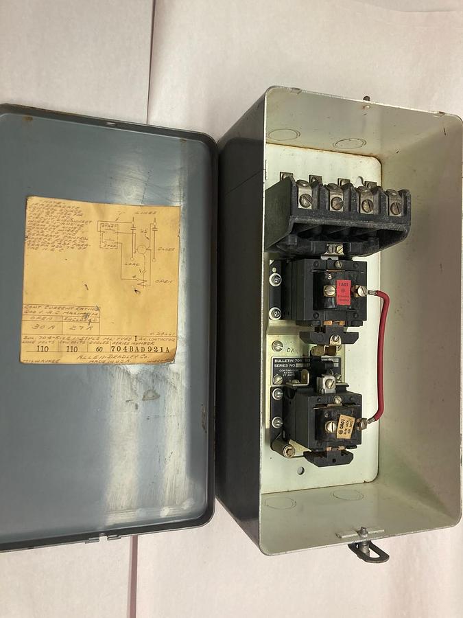 Used Allen-Bradley,704BAD921A,Type 1 Enclosed Reversing Starter 60 Cycles 110V