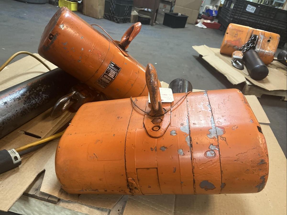 Used Columbus Mckinnon CM,RR-2,ELECTRIC HOIST 2 TON 3PH 16FPM CHAIN  24ft NO PENDANT