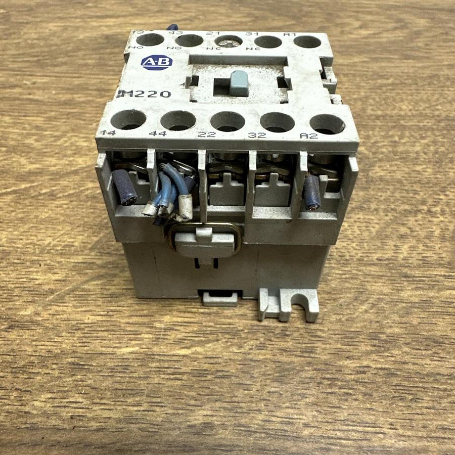 Used Allen Bradley,700DC-M220 A,Control Relay