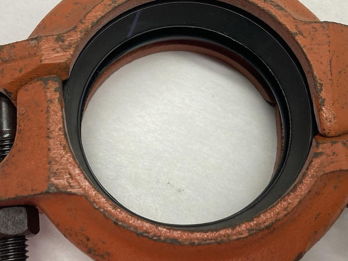 Used Victaulic,2-1/2-005,Pipe Coupling