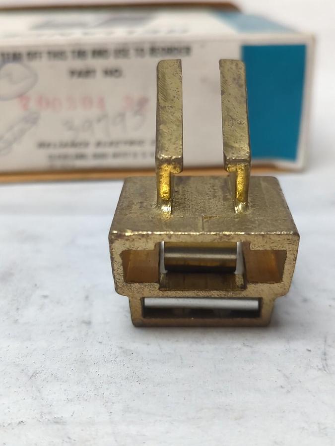 RELIANCE ELECTRIC,700304 3R,MOTOR BRUSH HOLDERS BOX OF 2 PIECES NOS