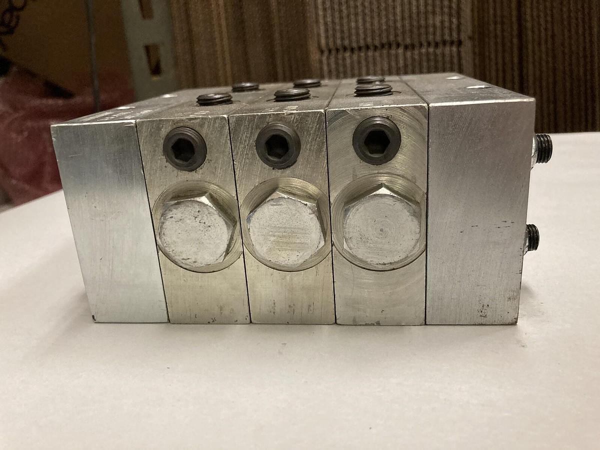 Used Graco,MXD00-50S MXE00-25S,Divider Valve  3074509