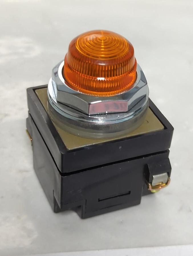 Used GE,CR104PXG48,ILLUMINATED AMBER BUTTON 24V AC/DC PRE-OWNED