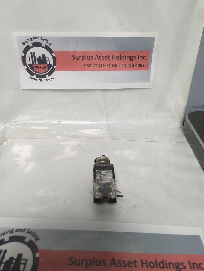 Used ALLEN BRADLEY,800MR-HX2B,SERIES A SELECTOR SWITCH PRE-OWNED