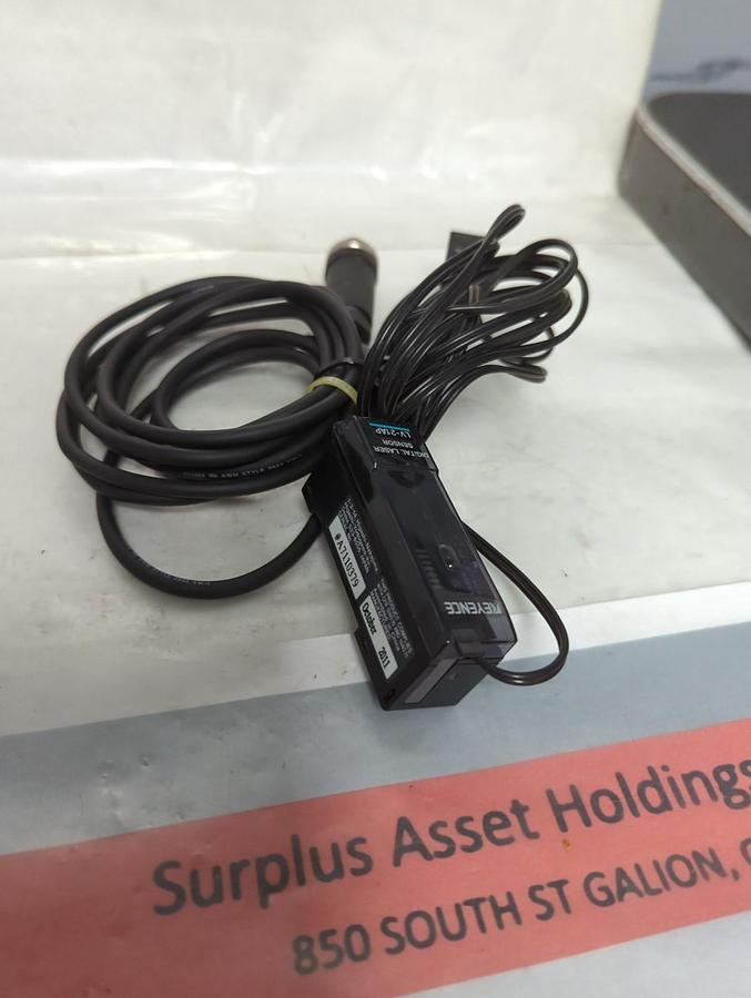 Used KEYENCE,LV-21AP LV-H32,DIGITAL LASER SENSOR ASSEMBLY PRE-OWNED