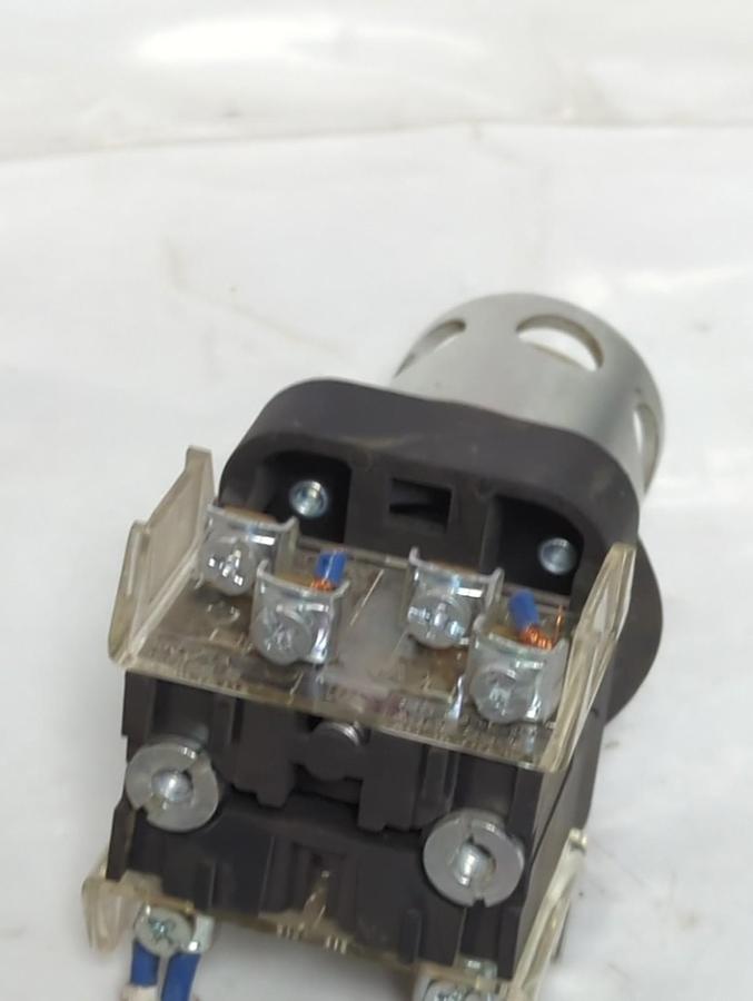 Used ALLEN BRADLEY,800T-QA24W,SER T WHITE ILLUMINATED PUSH BUTTON 24V AC/DC PRE-OWNED