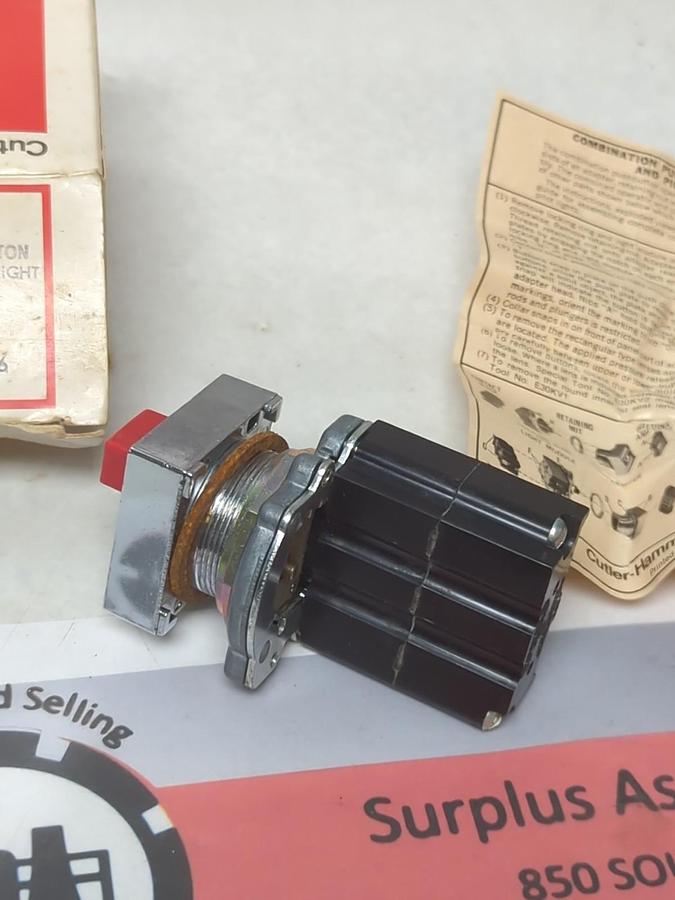 CUTLER-HAMMER,E30DG,COMPACT PUSHBUTTON OPERATOR W/ IND. LIGHT NOS