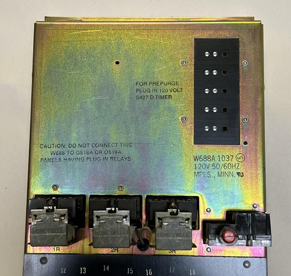 Used HONEYWELL,W688A1037,PURGE PANEL MULTI-BURNER MODULE