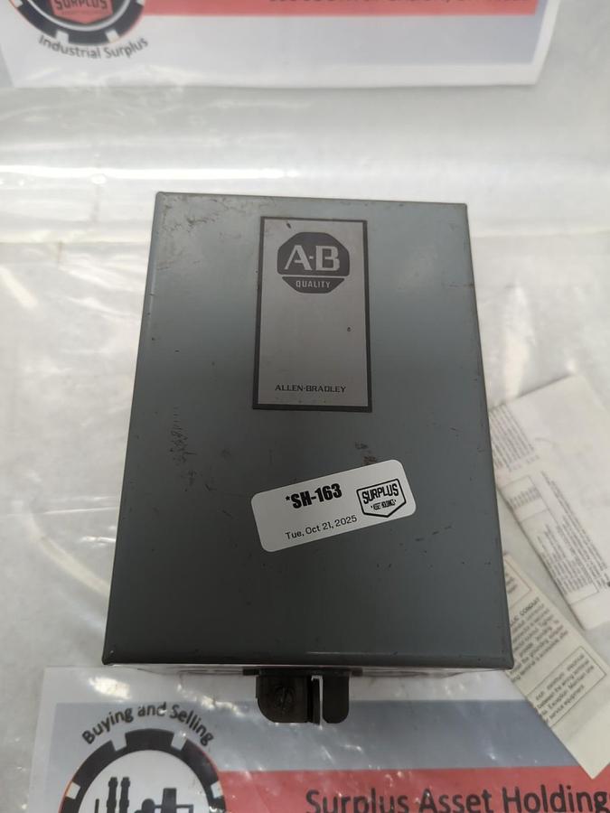 Used ALLEN BRADLEY,700-P401A1,SERIES B RELAY ENCLOSURE NO RELAY PRE-OWNED