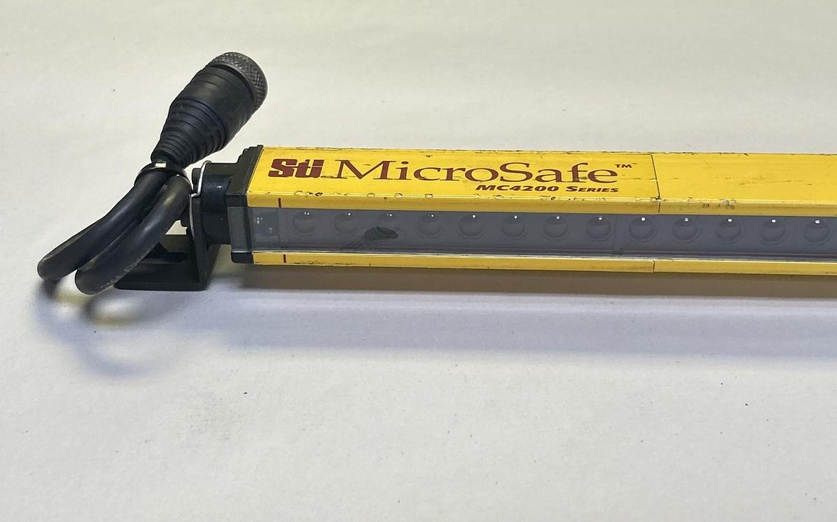 Used STI,MC4212XE,LIGHT CURTAIN TRANSMITTER 14 INCH