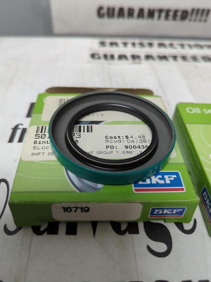 SKF,16719,OIL SEALS 1.688  X 2.506 LOT OF 2 NOS