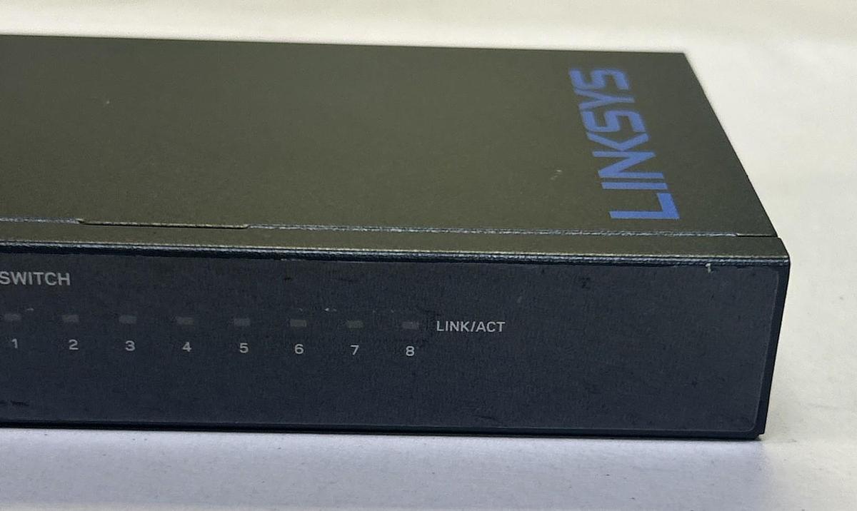 Used LINKSYS,LGS108,8-PORT GIGABIT SWITCH