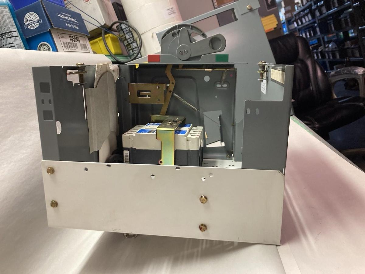 Used Allen-Bradlely,2197,12 INCH MCC Disconnect Feeder Bucket 70A Breaker