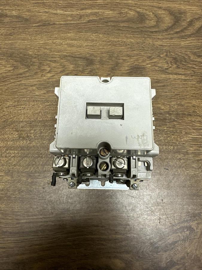Used Westinghouse,001, AC Contactor Size 1 27a 120v-ac 3hp with J11 Auxilliary Contac