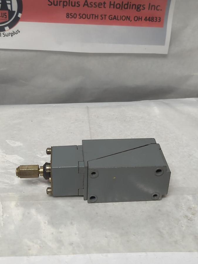 Used ALLEN BRADLEY,802T-BAP,SERIES F OILTIGHT LIMIT SWITCH PRE-OWNED