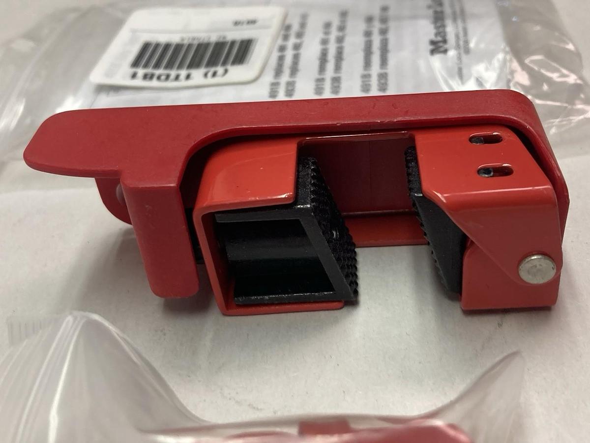 Master Lock,1TDB1,Circuit Breaker Toggle Lockout