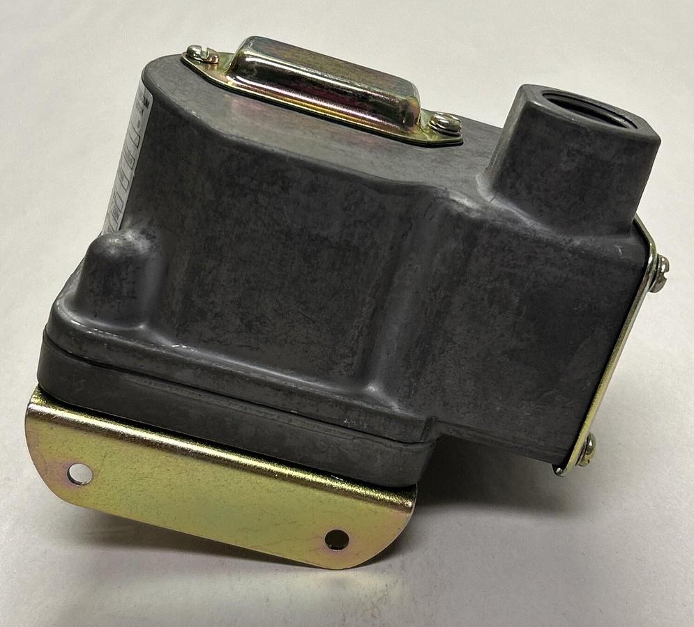 BARKSDALE,D1T-A3,PRESSURE OR VACUUM ACTUATED SWITCH NOS