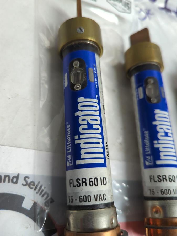 Used LITTELFUSE,FLSR60ID,INDICATOR 60 AMP FUSE W/ LRU616 REDUCERS LOT OF 3 PRE-OWNED