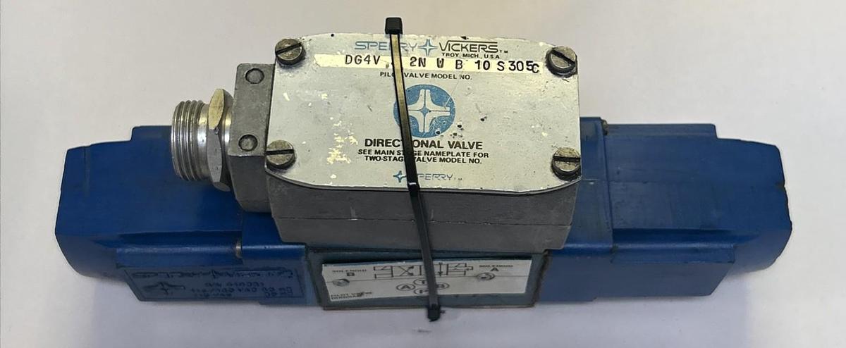 Used VICKERS,DG4V32NWB10S305C,DIRECTIONAL VALVE