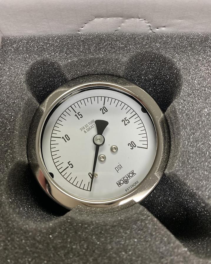 Used NOSHOK,25-410,PRESSURE GAUGE 30 PSI/BAR 1/4 INCH NPT NEW