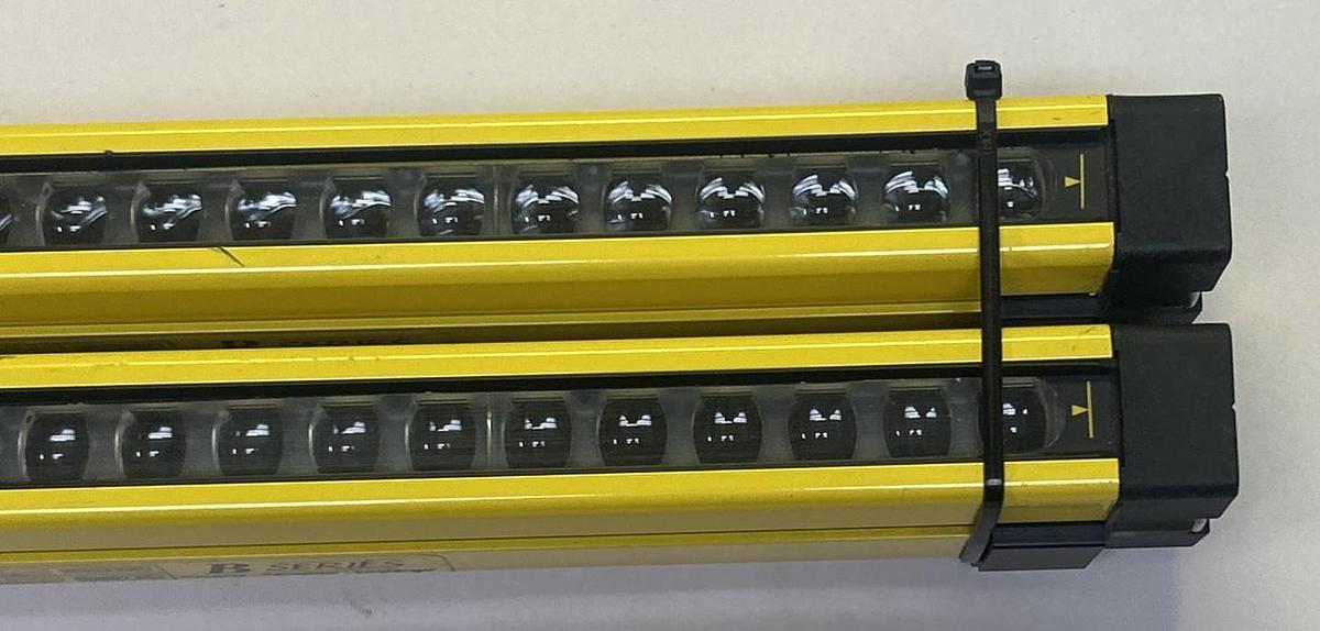 Used GUARDMASTER,BS0330R / BS0330E,RECEIVER AND EMITTER LIGHT CURTAIN SET