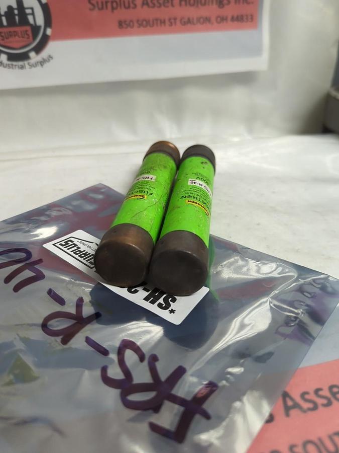 Used COOPER BUSSMANN,FRS-R-40,FUSETRON 40 AMP FUSE LOT OF 2 PRE-OWNED