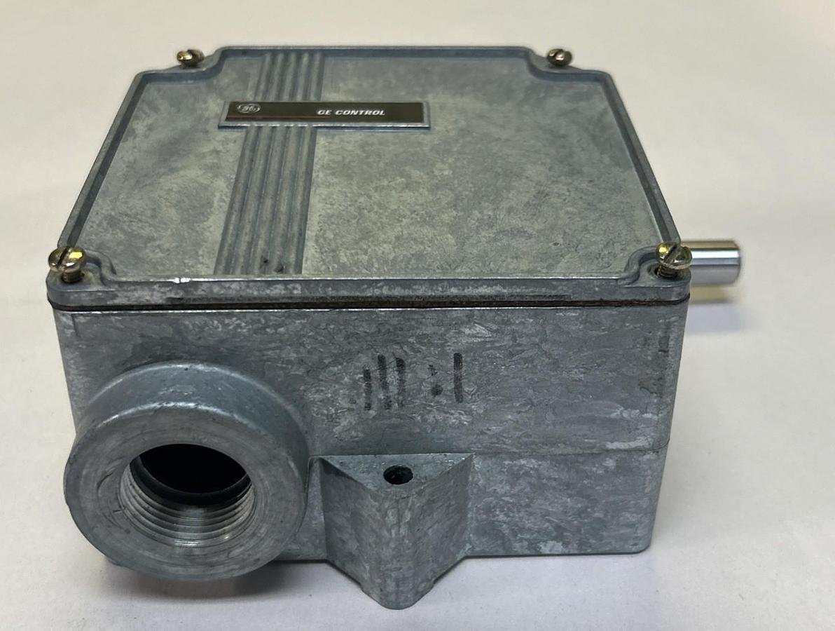 Used GENERAL ELECTRIC,CR115E424101,ROTARY LIMIT SWITCH 111:1