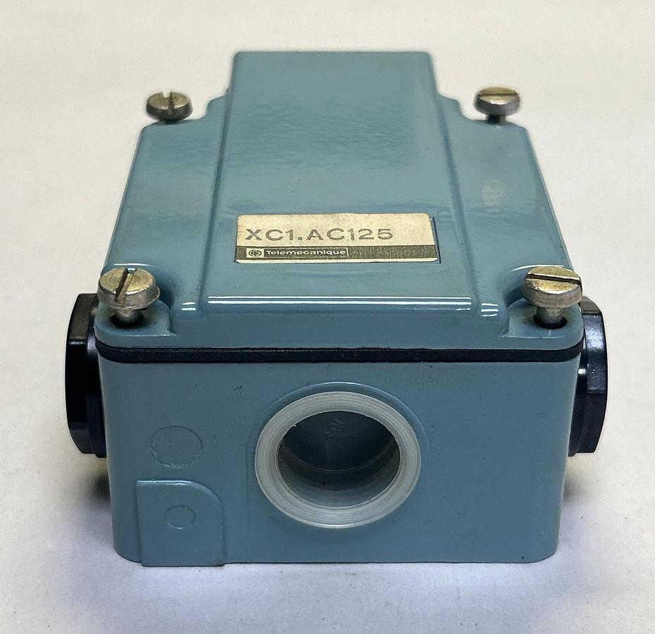 TELEMECANIQUE,XC1AC125,LIMIT SWITCH NOS