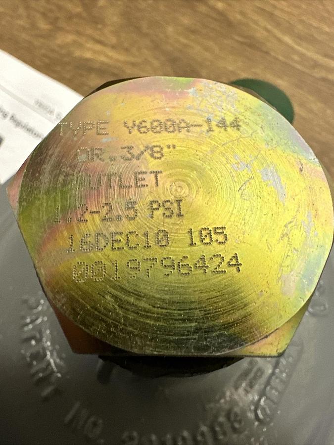 Fisher Controls,Y600A-144,OR 3/8" Outlet 1.2-2.5 PSI Pressure Reducing Regulator