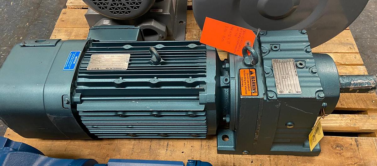 SEW EURODRIVE,R77DRE132M4BE11TH,GEAR REDUCER RATIO 7.74 7.5HP