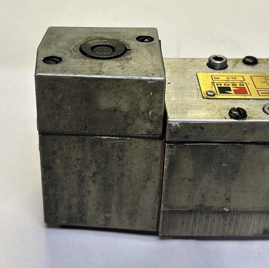Used ROSS,W7476A3331,PNEUMATIC SOLENOID VALVE