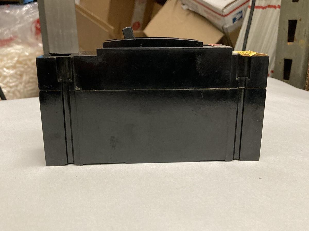 Used General Electric,NP266789A,Circuit Breaker