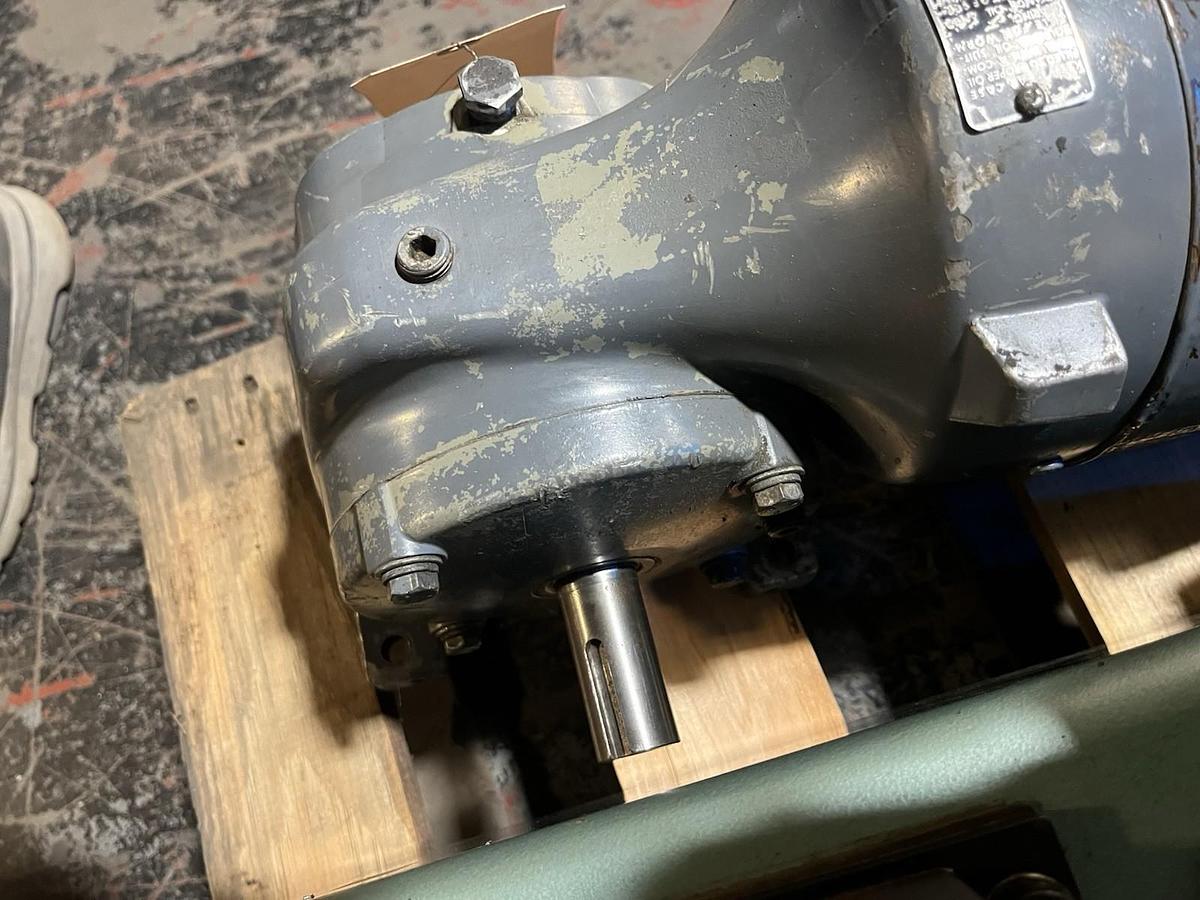 Used US MOTORS,JF-GW,SYNCROGEAR GEARMOTOR INPUT 3/4HP 1745RPM RATIO 17.6 FR 56-6