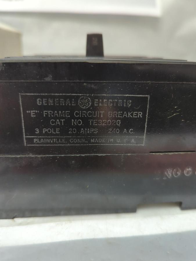 Used GENERAL ELECTRIC,TE32020,CIRCUIT BREAKER 3-POLE 20 AMP PRE-OWNED